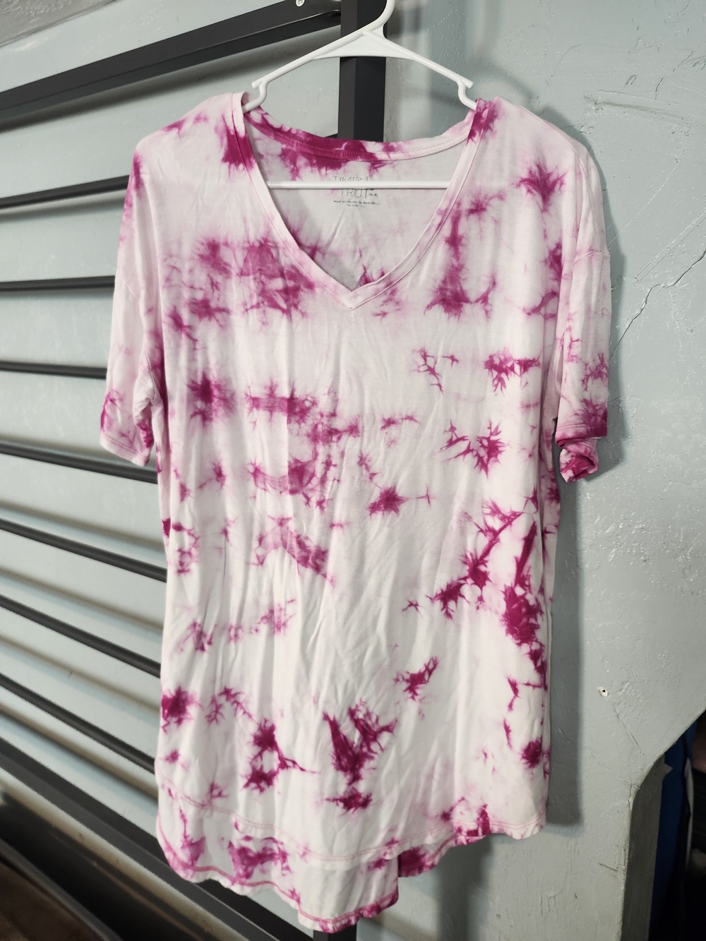 V-Neck Tie-Dye Short Sleeve Top - Pink